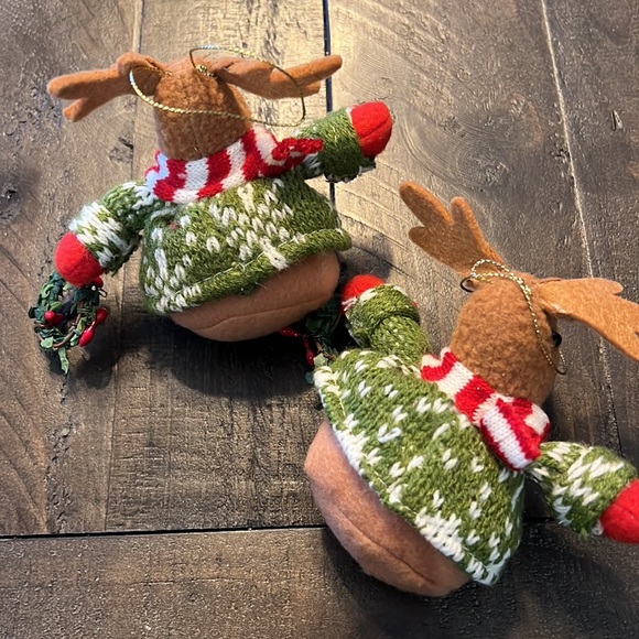 NWOT - weighted reindeer ornaments with adorable knit sweater and scarf Set of 2 - Picture 2 of 6